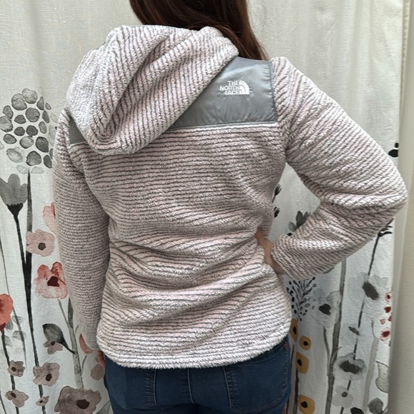Girl’s The North Face Oso Fuzzy Pink & Grey Striped Full Zipper Jacket. Size XL - Picture 6 of 16